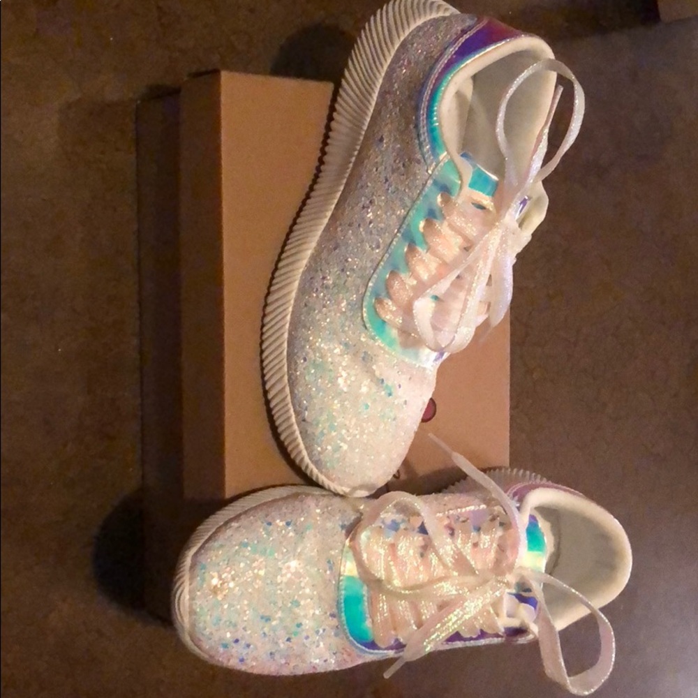 Size 8 Glitter Tennis Shoes